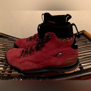 FINAL PRICE North Face Burgundy Waterproof Suede Shoes w/Laces Built-In Sock 9